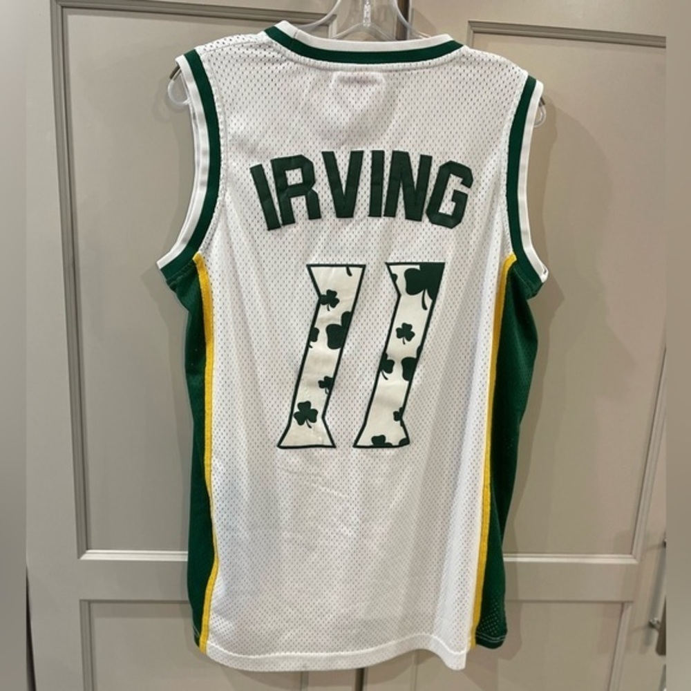 Kyrie Irving ST. Patrick High School Basketball Jersey men’s size M